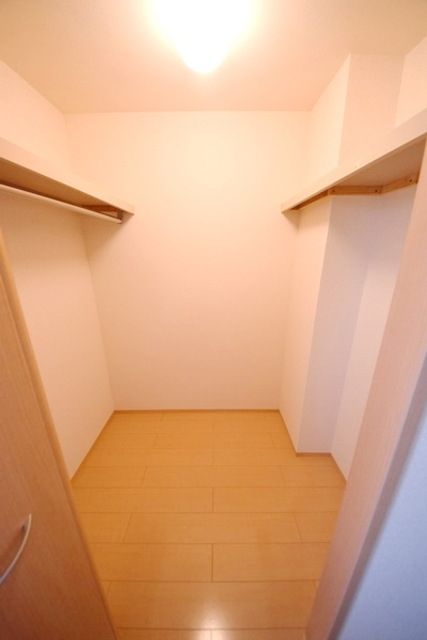 その他設備　★たっぷり収納できるウォークインクローゼット★