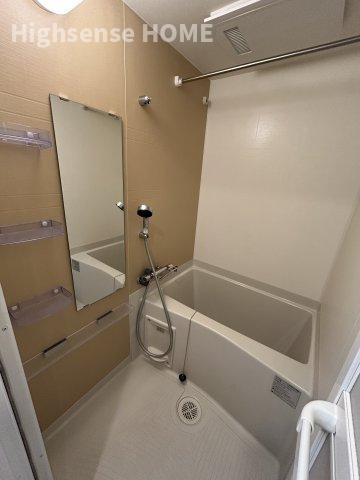 バス・シャワールーム　コンパクトで使いやすいお風呂です