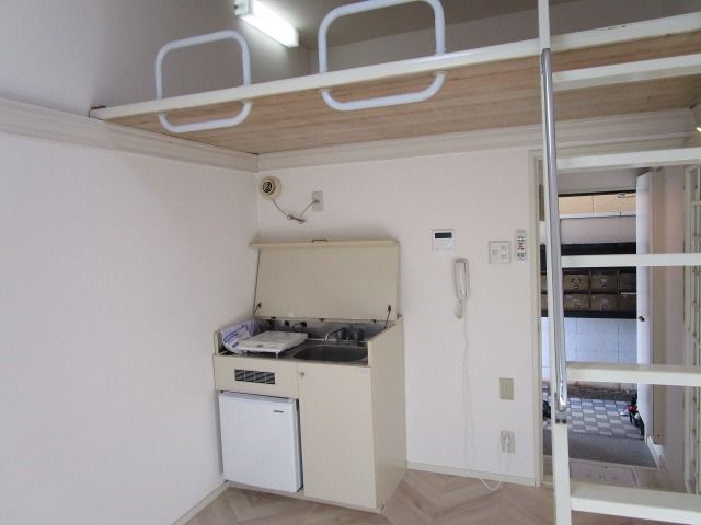 居室・リビング　参考写真（同物件別部屋）