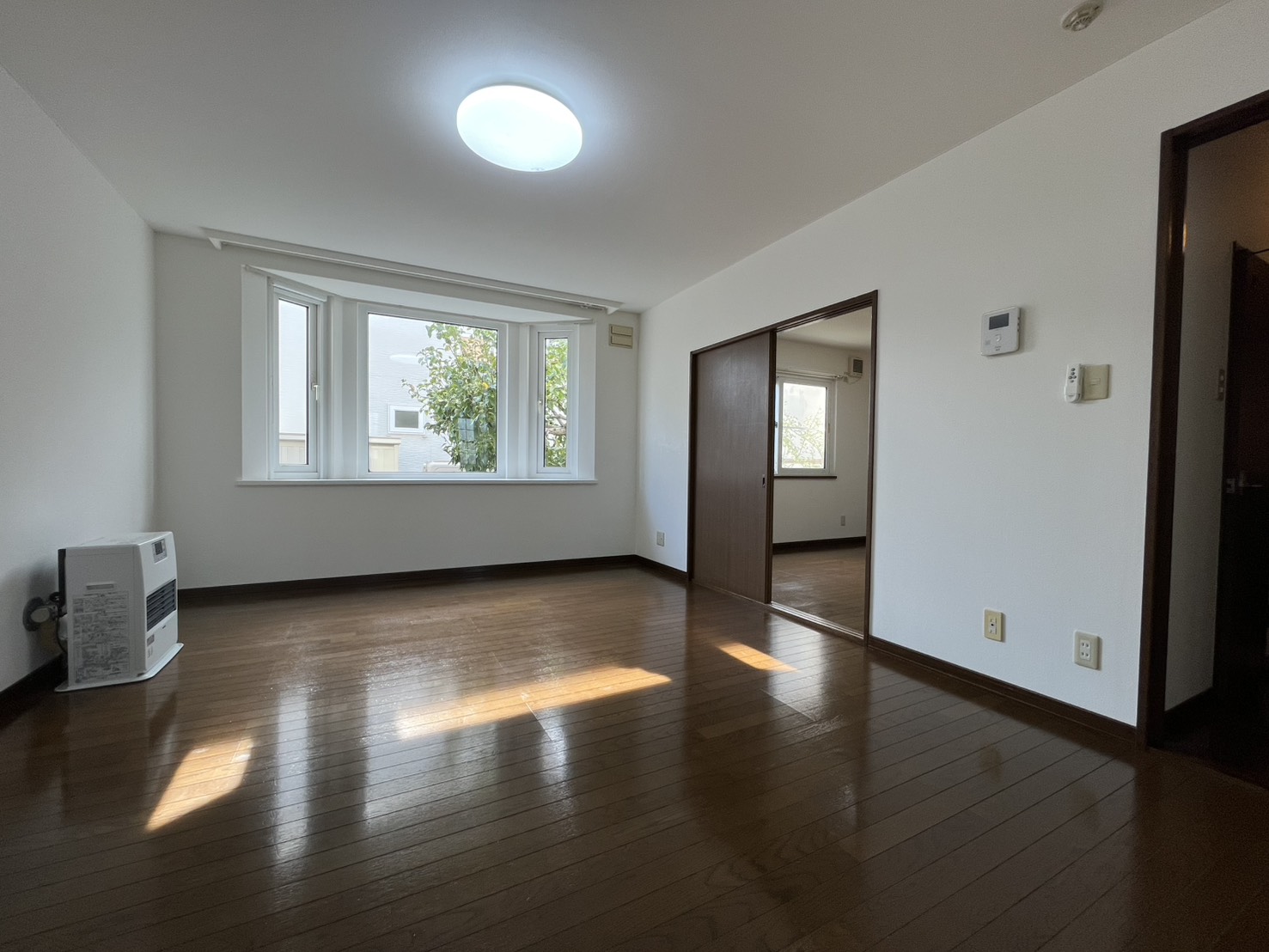 居室・リビング　※反転他号室