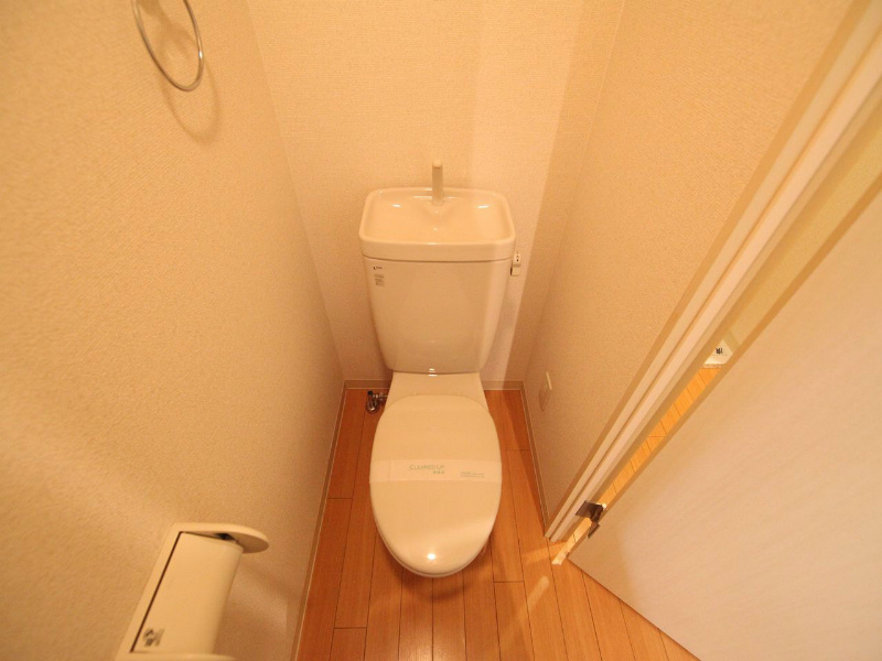 トイレ　トイレ　温水洗浄便座取り付け可