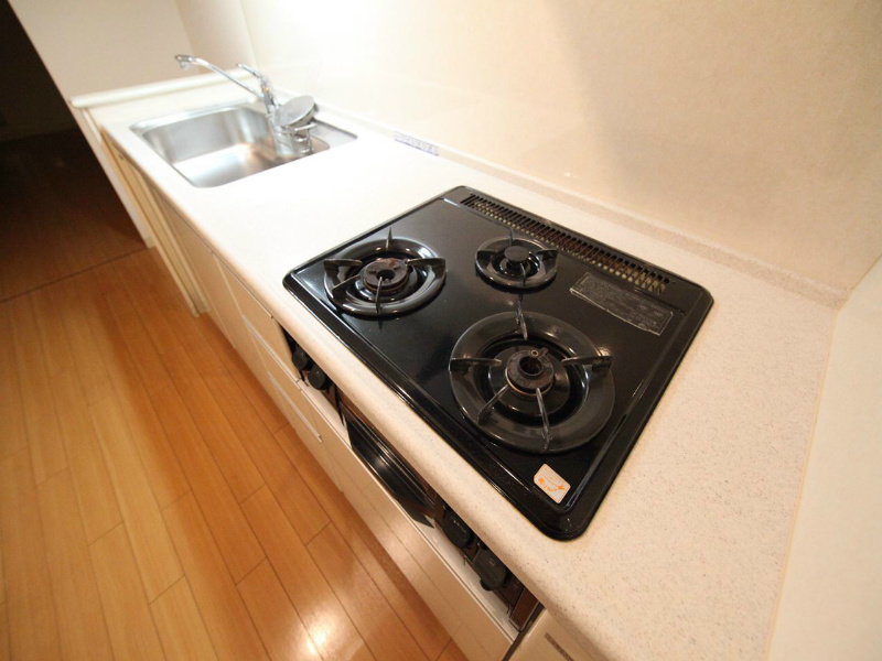キッチン　システムキッチン（ガス3口・グリル付）
