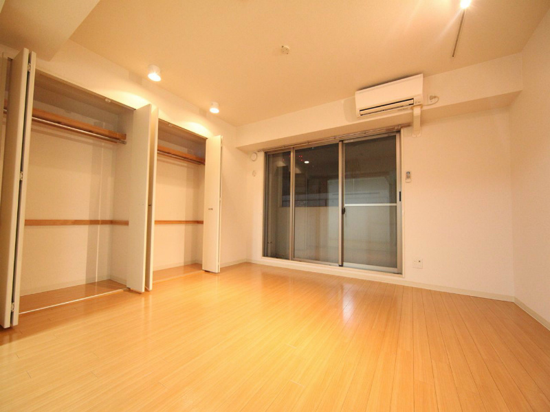 バルコニー　LDK13帖　バルコニー付（洗濯物が干せます）