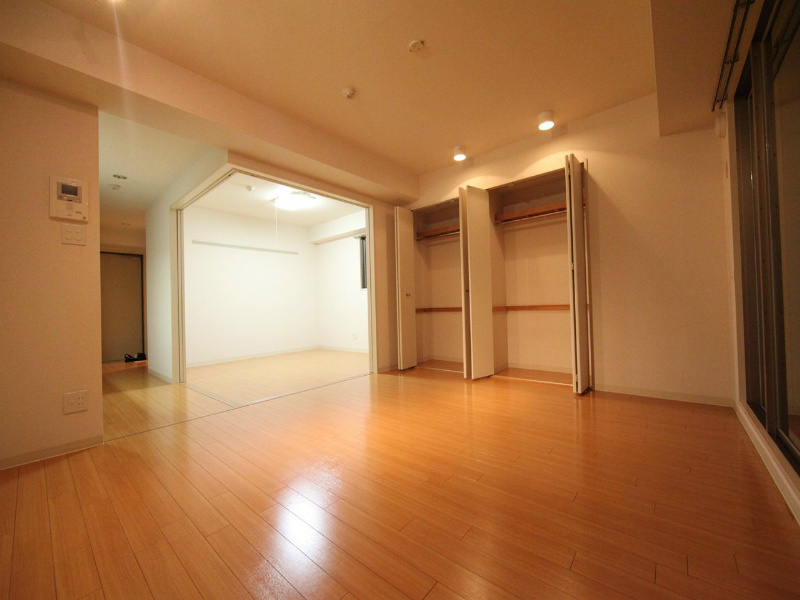 居室・リビング　LDK13帖　洋室6帖と繋げても仕切っても使えます