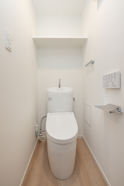 トイレ　※写真は同タイプ住戸です。