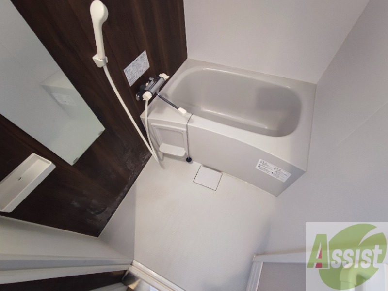 バス・シャワールーム　お風呂になります。一日の疲れを癒してくださいね。