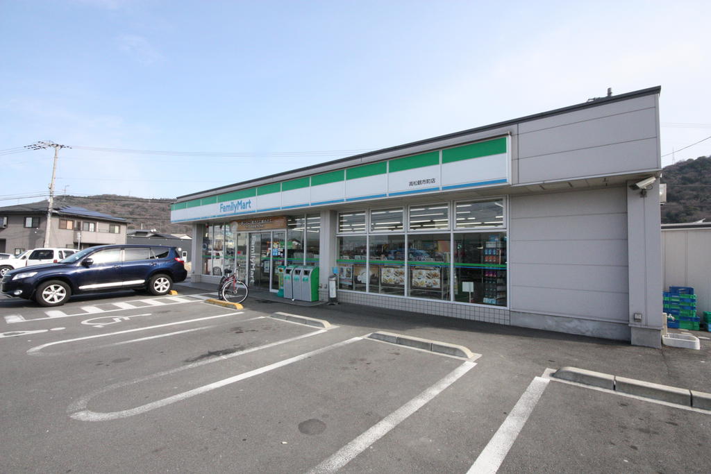 コンビニ　ファミリーマート鶴市明見店（コンビニ）まで243m