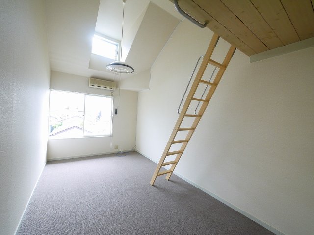 居室・リビング　明るい洋室です。