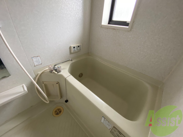 バス・シャワールーム　追い焚き機能が付いているのでいつでも温かいお風呂に入れますよ