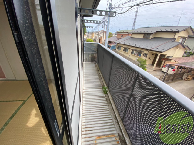 バルコニー　バルコニーは幅もしっかりあって洗濯物がはかどりそうですね。