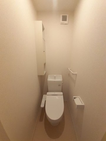 トイレ　嬉しい温水洗浄便座付き♪