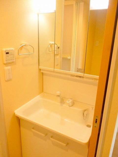 洗面設備　シャワードレッサー