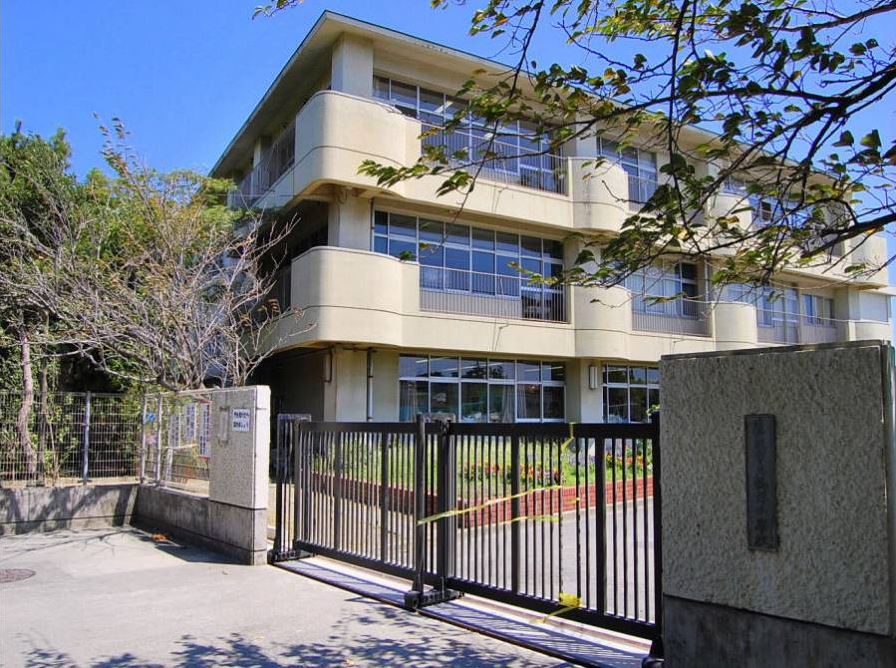 小学校　藤沢市立鵠洋小学校（小学校）まで789m