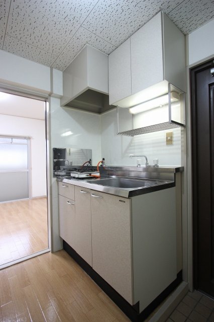 キッチン　同物件別号室のものです。