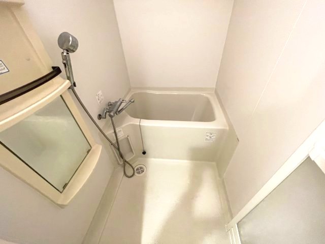 バス・シャワールーム　同建物反転タイプを表示しています