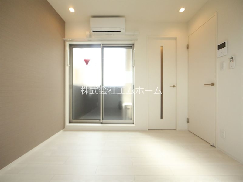 バルコニー　洋室7.7帖　エアコン完備　クローゼット付　バルコニー