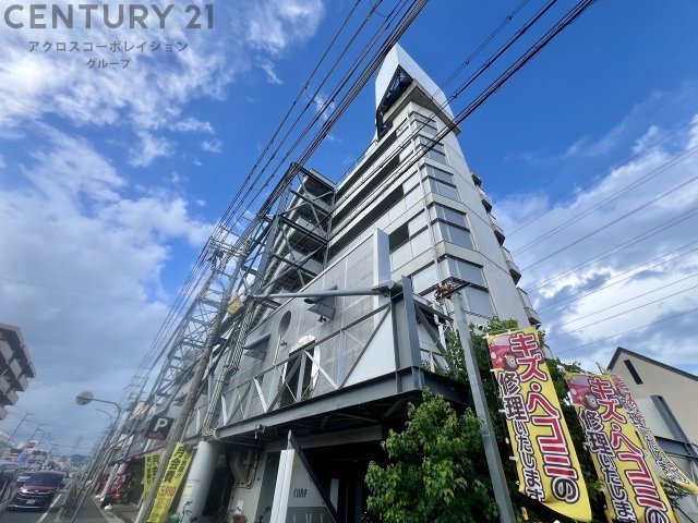 建物外観　エレベータ付きで、重い荷物があっても便利です！