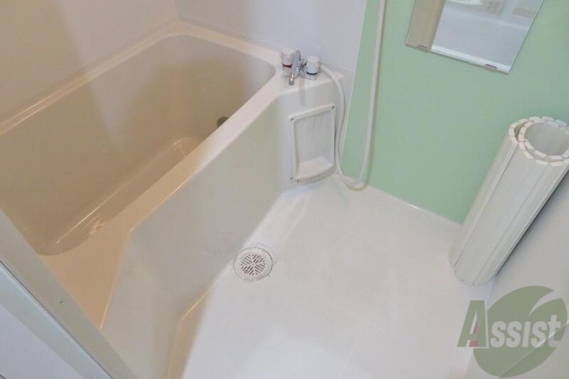 バス・シャワールーム　お風呂はバス・トイレ別で清潔に使うことが出来ます。