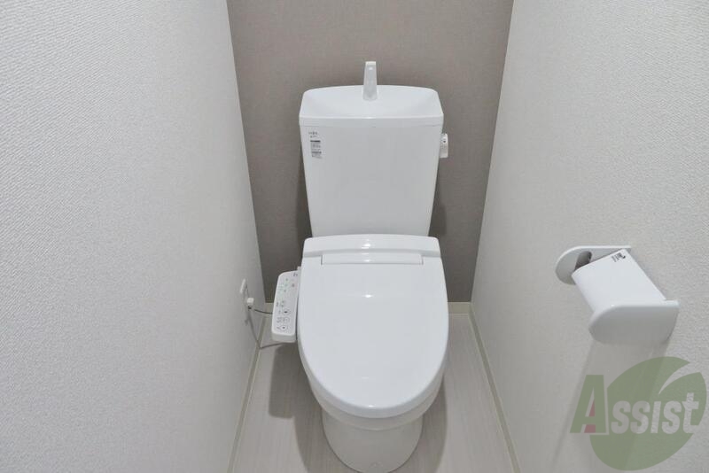 トイレ　トイレは温水洗浄便座で清潔に使えます。