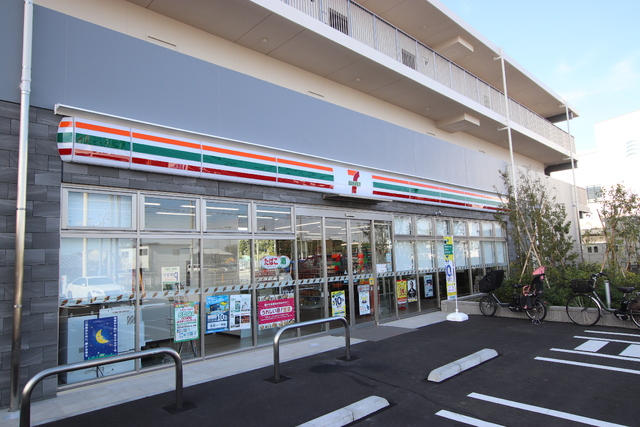 コンビニ　セブンーイレブン　横浜下飯田駅入口（コンビニ）まで15m