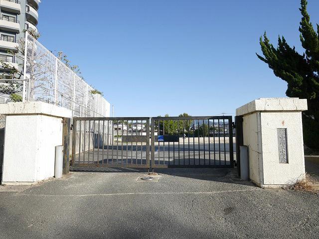 小学校　中間市立中間東小学校（小学校）まで520m