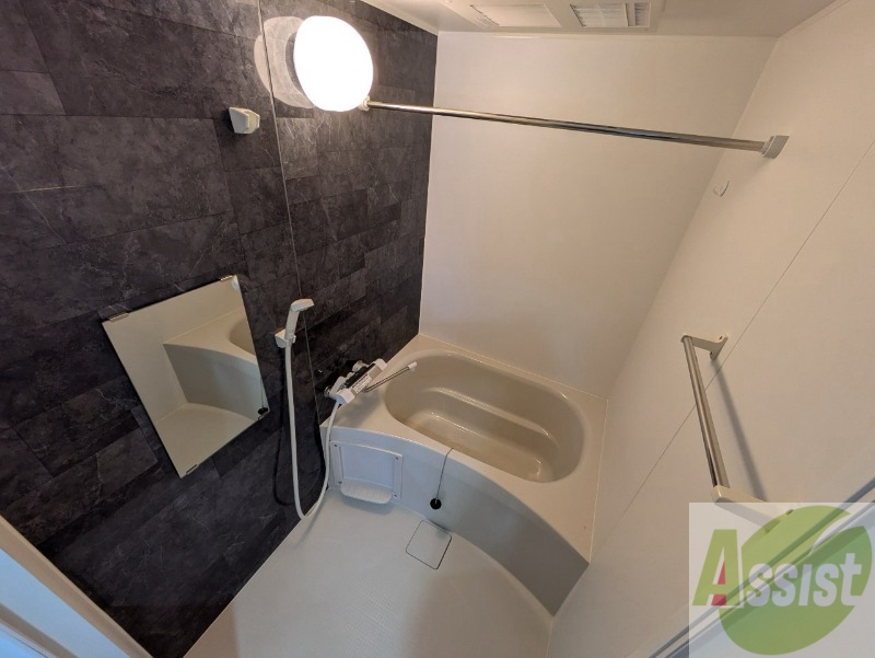 バス・シャワールーム　お風呂になります。一日の疲れを癒してくださいね。