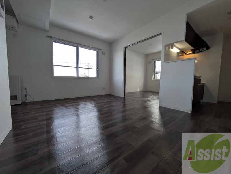 居室・リビング　日当たり良く広々したリビングで快適に過ごせます。