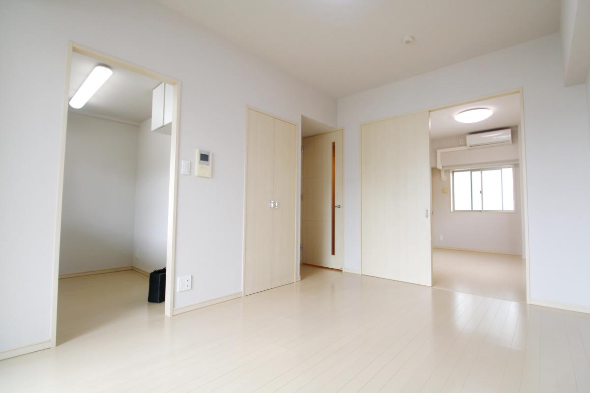 居室・リビング　こちらの居間で趣味の時間をお楽しみください