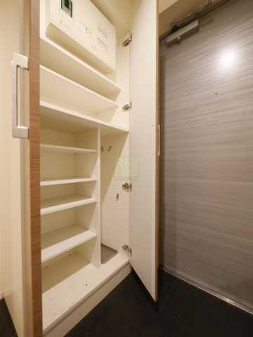 玄関　別部屋のお写真です