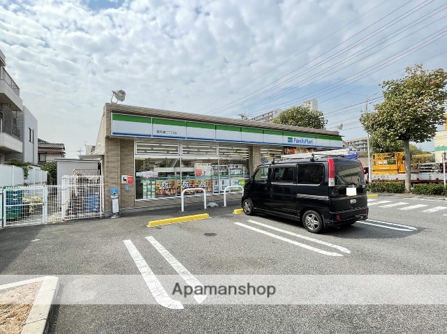 コンビニ　ファミリーマート鶴見通二丁目店（コンビニ）まで665m