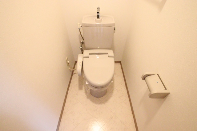 トイレ　※別室の参考写真の為、現況優先です。