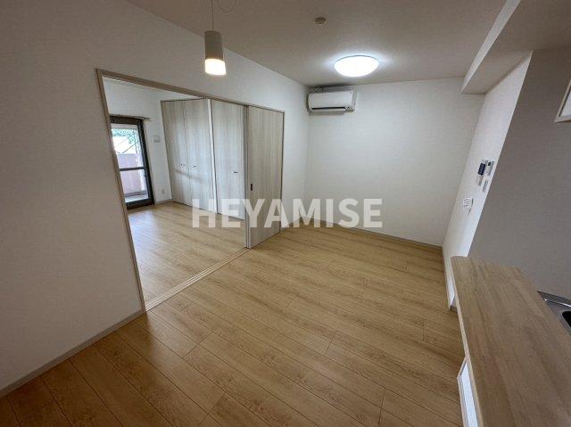 居室・リビング　※室内画像は別号室のもの。