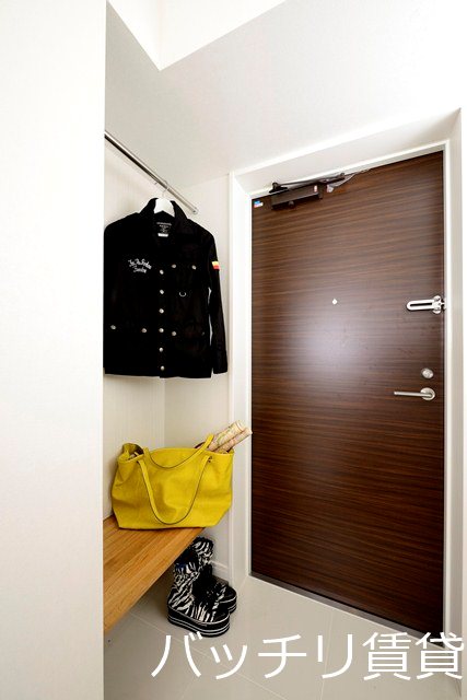 玄関　※写真はモデルルームの為、実部屋に家具家電はありません。現状