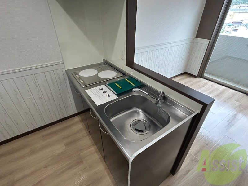 キッチン　キッチンはＩＨなのでお手入れがしやすそうですね。