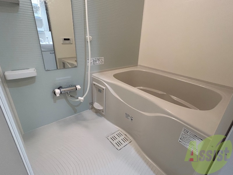 バス・シャワールーム　浴室は狭すぎず、シャワーも浴びやすそうです。