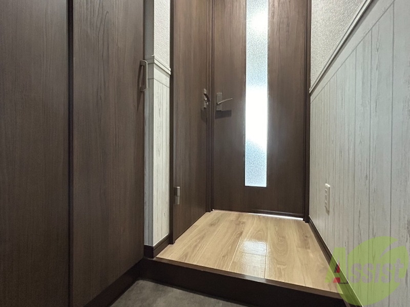 玄関　玄関からの様子です。すぐ部屋が見えないのは安心ですね。