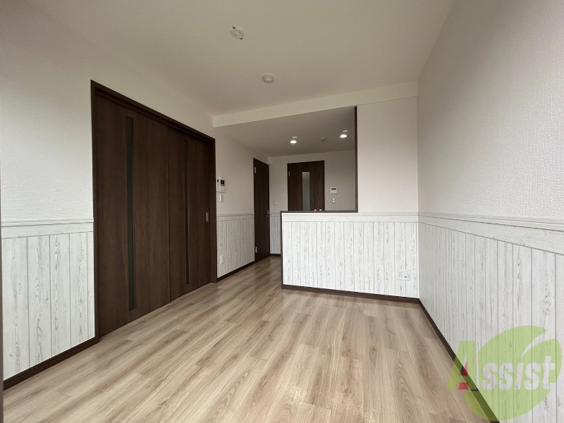 居室・リビング　６帖の洋室です。生活のメインとなる部屋ですね。