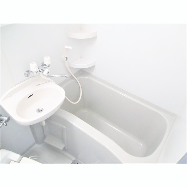 バス・シャワールーム　他住戸の参考写真です。