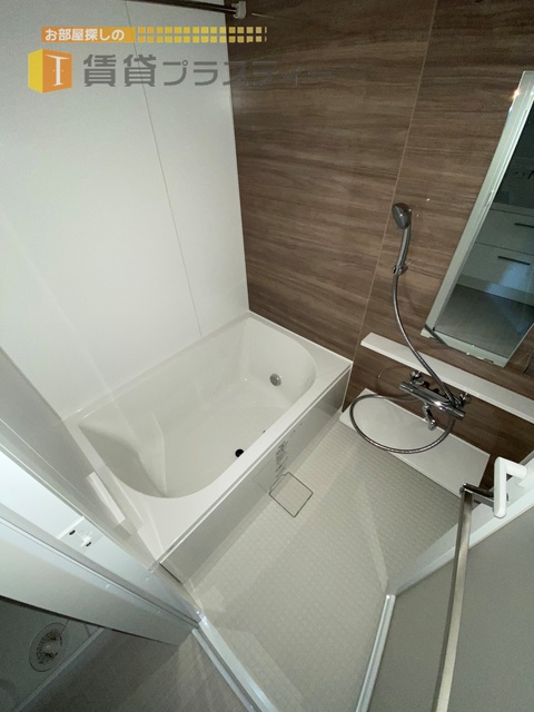 バス・シャワールーム　追い炊き機能・浴室乾燥機能付き。