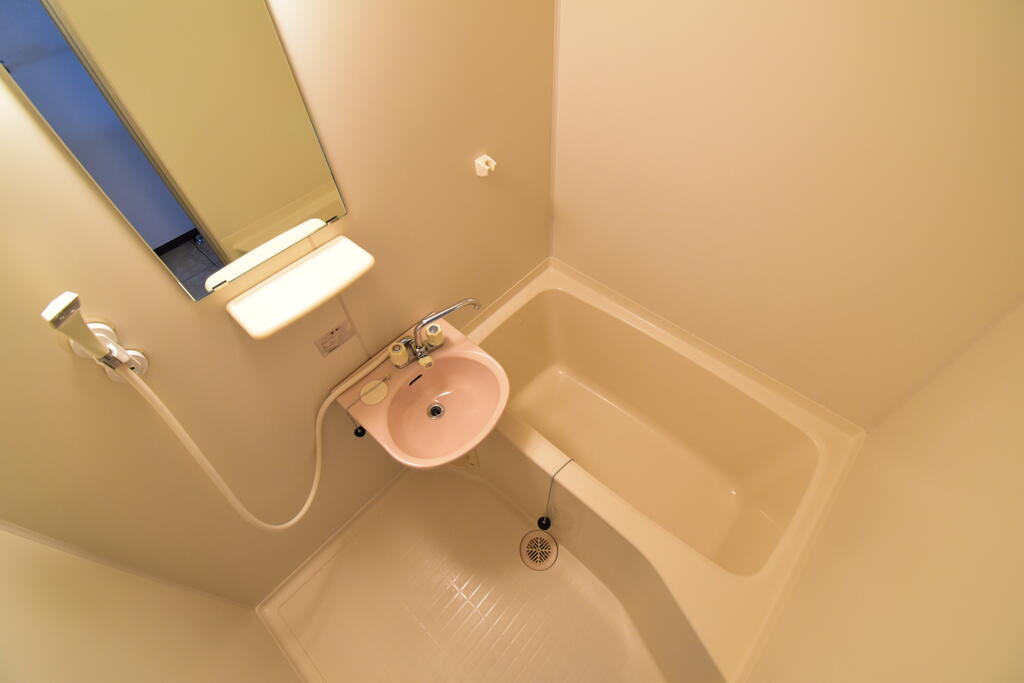 バス・シャワールーム　バス・トイレ別！