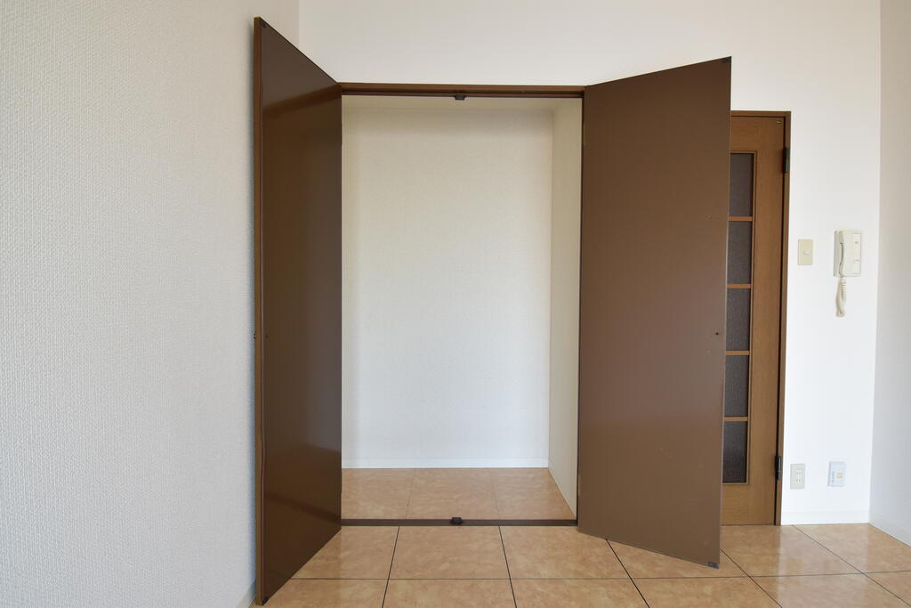 収納　クローゼット付きで収納も困りません！