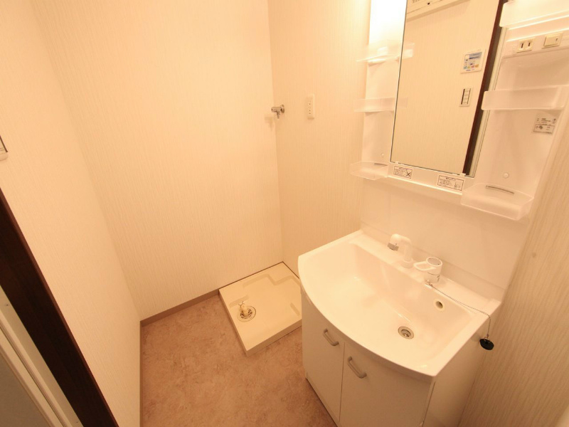 洗面設備　脱衣所　独立洗面台（シャンプードレッサー）洗濯機用意できます