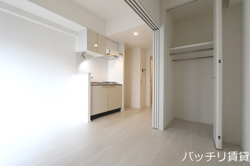 居室・リビング　別号室タイプの為、現状を優先いたします