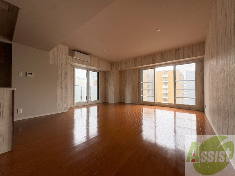 居室・リビング　広くてキレイなお部屋が広がっていて、充実した生活が送れそう。