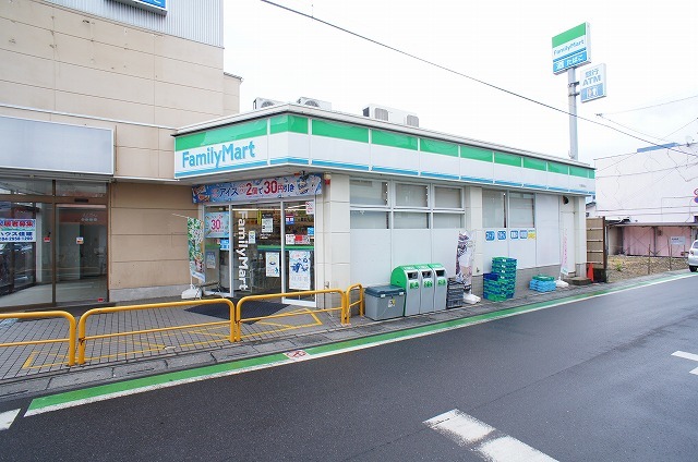 コンビニ　ファミリーマート 入曽駅前店（コンビニ）まで450m