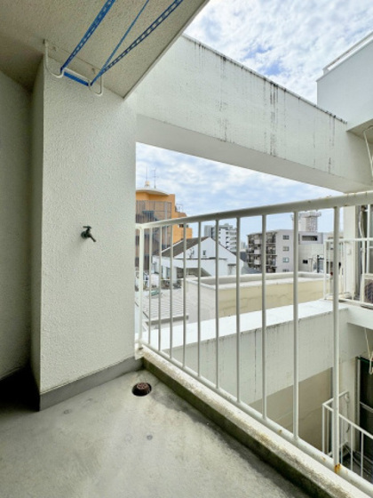 バルコニー　※別号室の写真です。