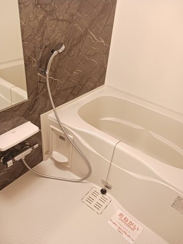 バス・シャワールーム　コンパクトで使いやすいお風呂です