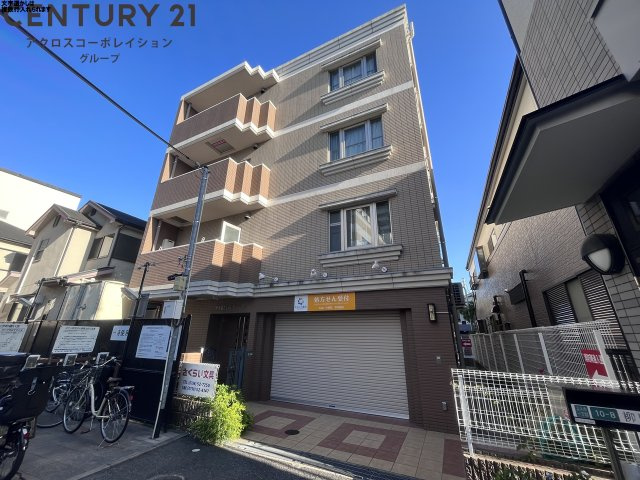 建物外観　オートロックで外部の人間が簡単に出入りできないため安心です。