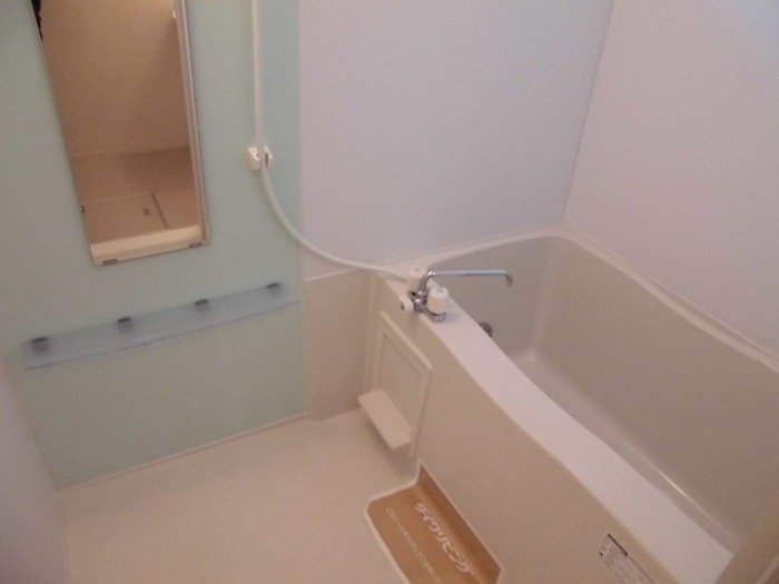 バス・シャワールーム　追い焚き給湯式浴室