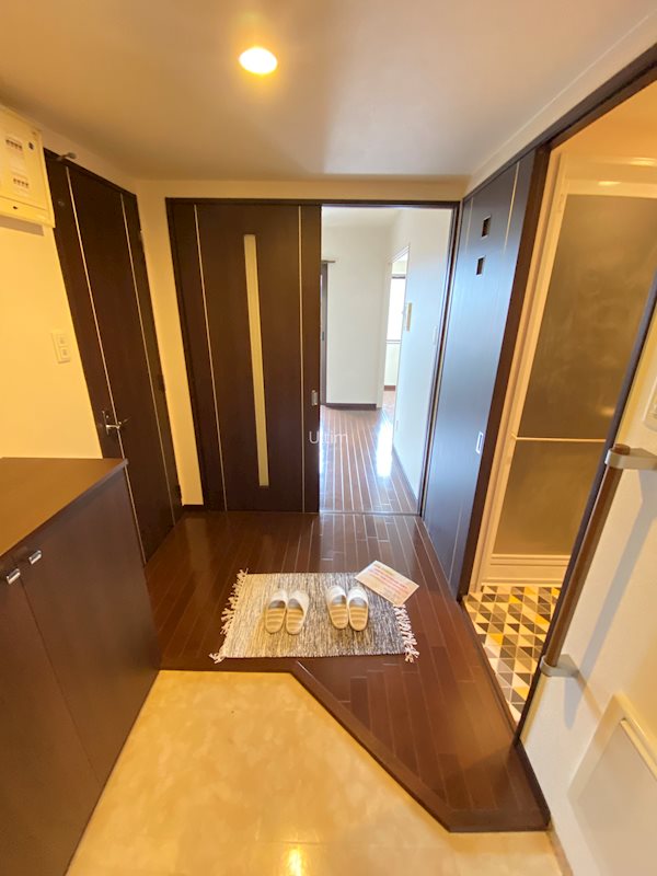 玄関　別部屋のお写真です。ご参考までに！